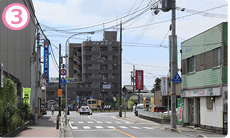 左側にJR向日町駅を見ながら、西国街道沿いに。